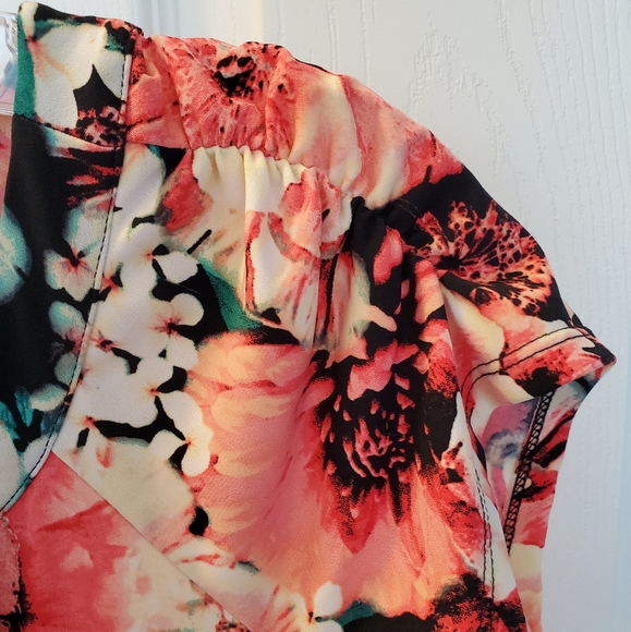 EUC Worthington Floral Blouse - Picture 4 of 8